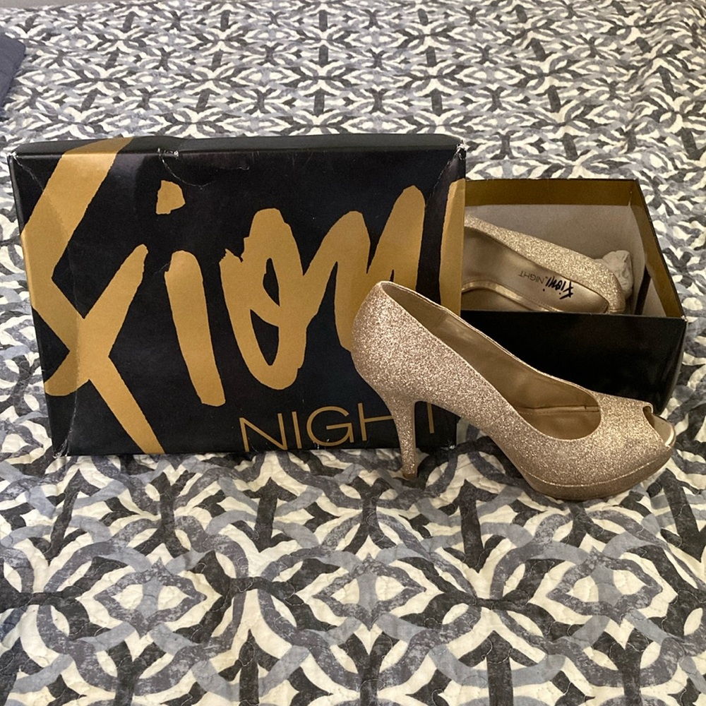 FIONI Clothing Gold Heels Elegant Shimmer